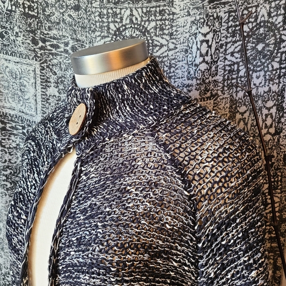 BCBG..MAXAZRIA CARDIGAN - Picture 3 of 4